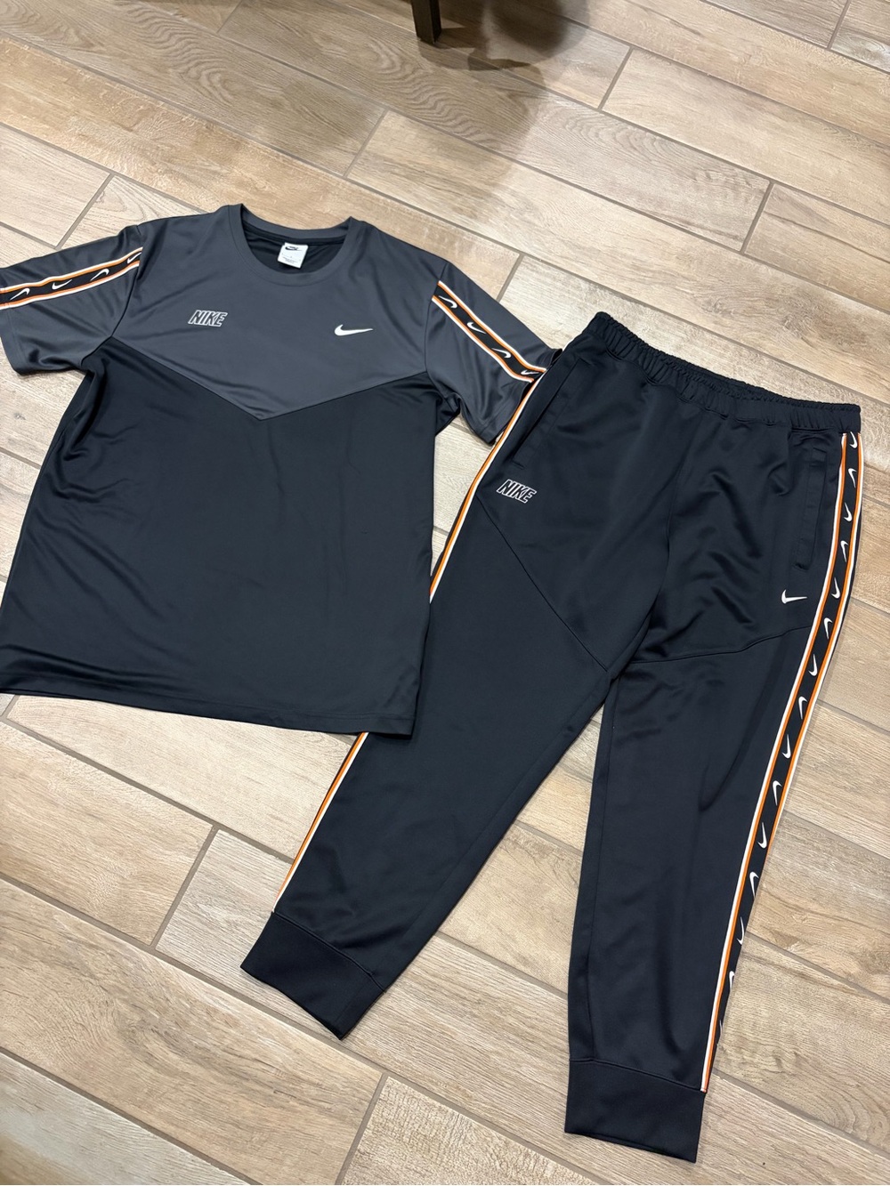 Nike men's sportswear repeat set pants and shirt size large Black